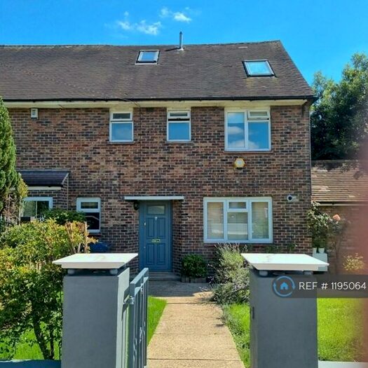 4 Bedroom Terraced House To Rent In Kingsgate Avenue, London, N3