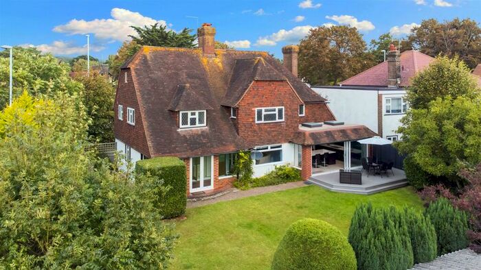 5 Bedroom Detached House To Rent In Poulters Lane, Worthing, BN14