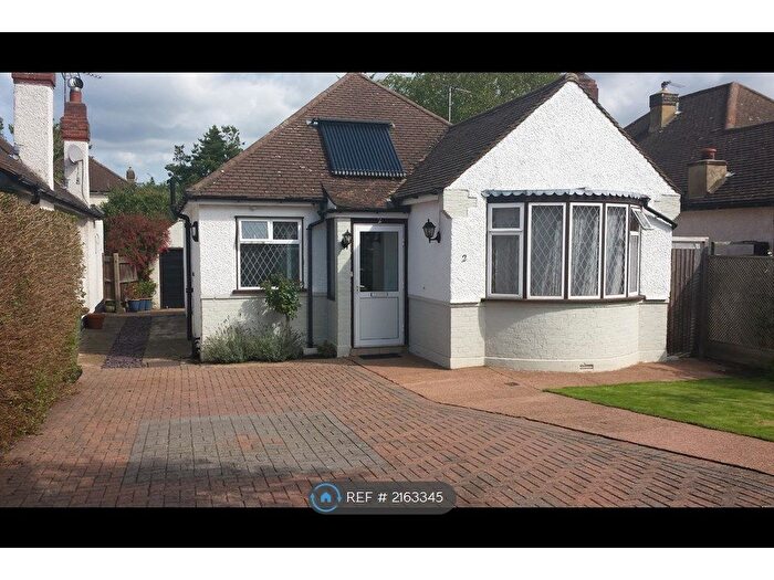 3 Bedroom Bungalow To Rent In Third Close, West Molesey, KT8