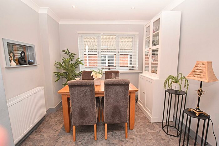 2 Bedroom Detached Bungalow For Sale In Chestnut Road, Waltham, DN37