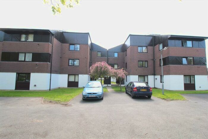 Flat To Rent In Camelot Court, Ifield West, RH11