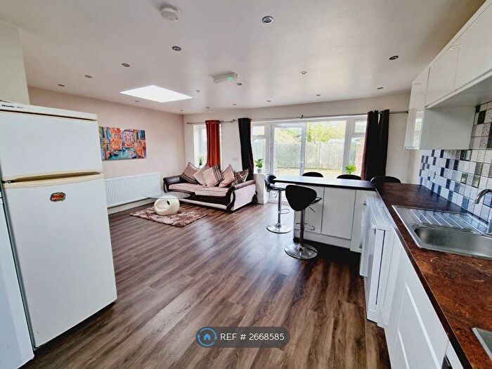 5 Bedroom Semi-detached House To Rent In Elm Road, Reading, RG6