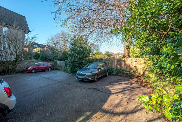 Parking/garage To Rent In Woodside, Wimbledon, London SW19
