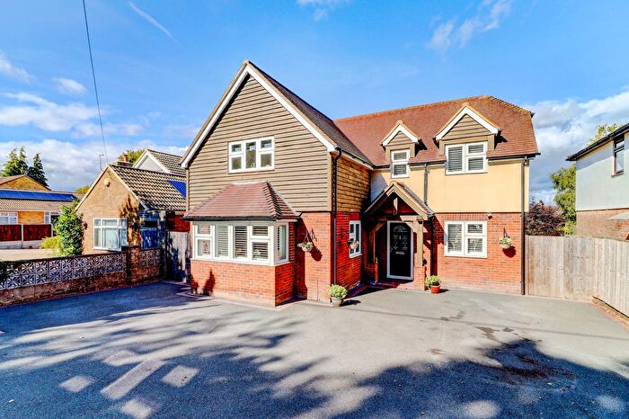 4 Bedroom Detached House For Sale In Wycombe Road, Studley Green, High Wycombe, Buckinghamshire, HP14