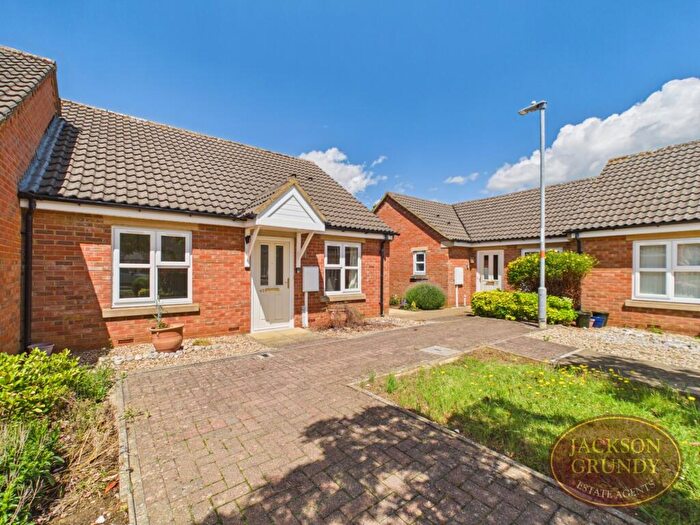 2 Bedroom Semi-Detached Bungalow For Sale In Taylor Avenue, Abington, NN3