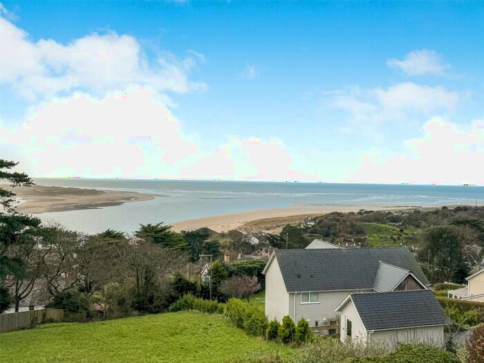 2 Bedroom Flat For Sale In Ffordd Parc Y Llethrau, Aberdyfi, Gwynedd, LL35