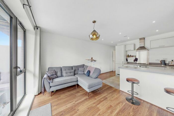 2 Bedroom Flat To Rent In Nihill Place, Croydon, CR0