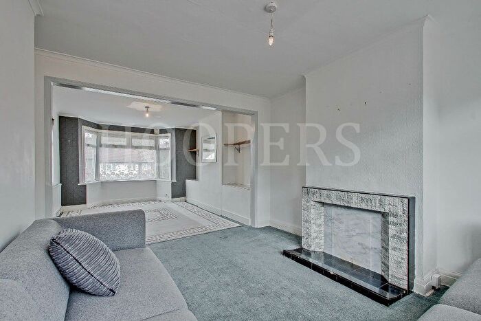 3 Bedroom Terraced House For Sale In Crest Road, London, NW2