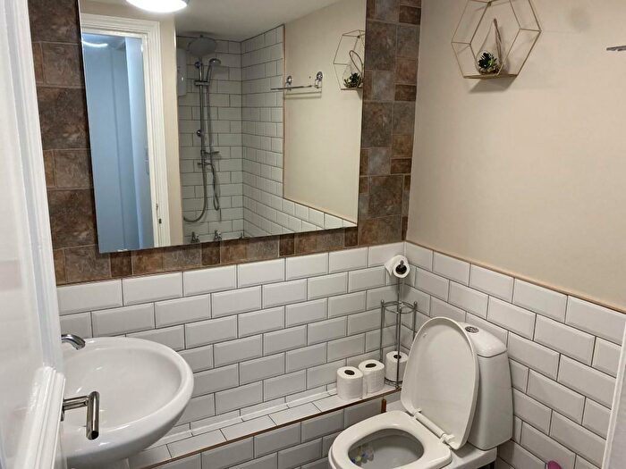 2 Bedroom Apartment To Rent In Flat Hampton Court, Market Harborough, LE16