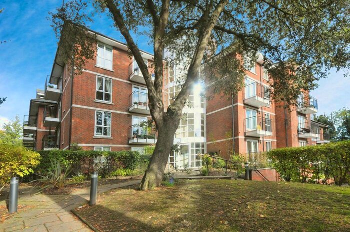 2 Bedroom Flat To Rent In Widmore Road, Bromley, BR1