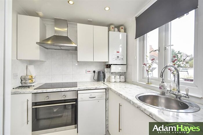 3 Bedroom Flat To Rent In Colney Hatch Lane, Muswell Hill, N10