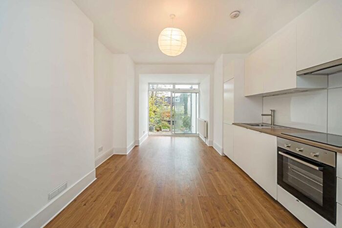 2 Bedroom Flat To Rent In Queens Avenue, Finchley, N3