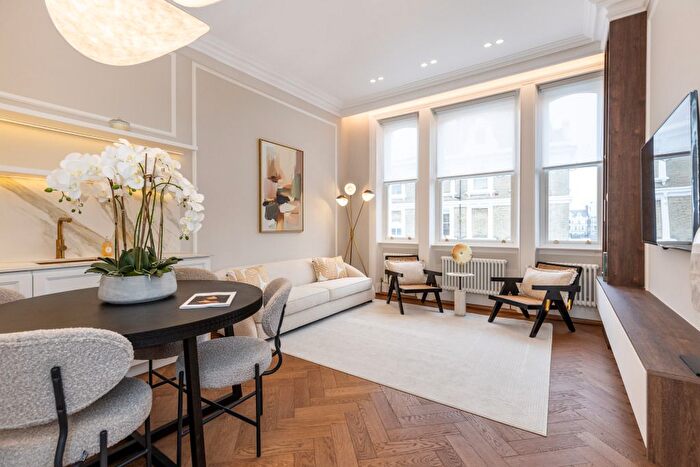 2 Bedroom Flat For Sale In Redcliffe Square, London, SW10
