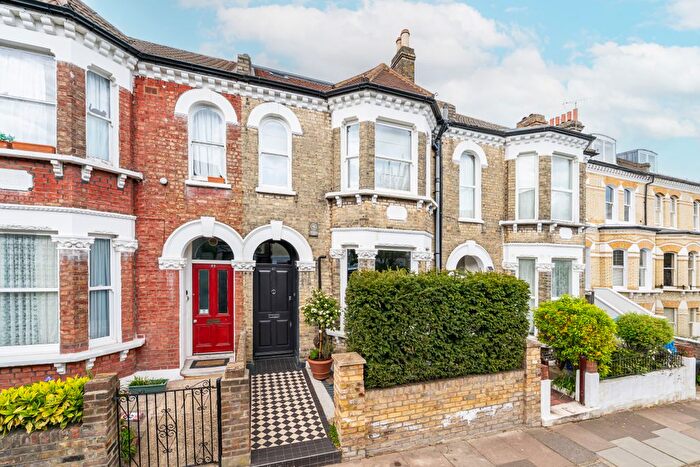 4 Bedroom Detached House For Sale In Salcott Road, London, SW11