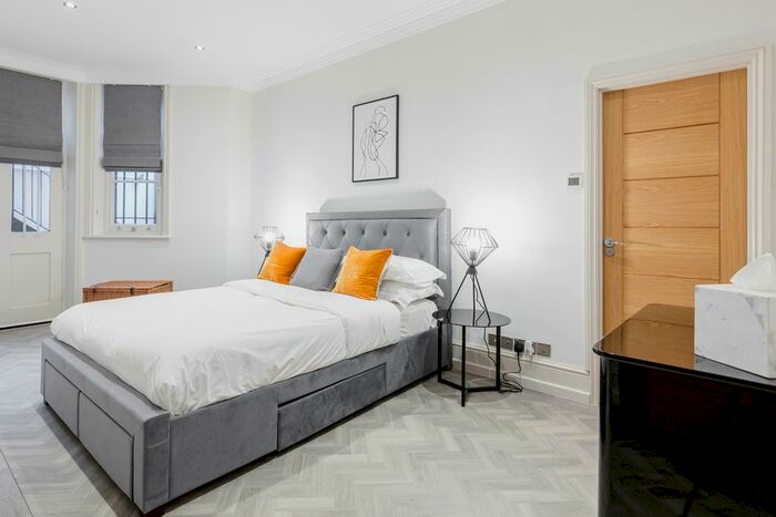 2 Bedroom Flat To Rent In Evelyn Gardens, South Kensington, London, SW7