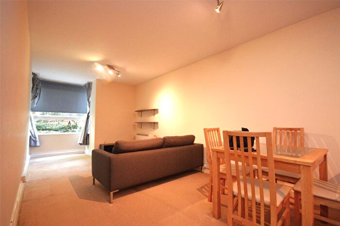 1 Bedroom Flat To Rent In Peregrine House, Sullivan Close, London, SW11