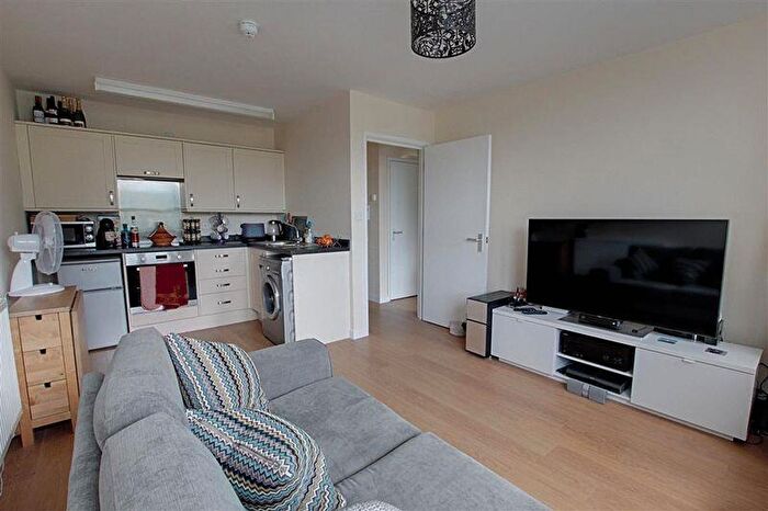 1 Bedroom Flat To Rent In Lower Bristol Road, Bath, BA2