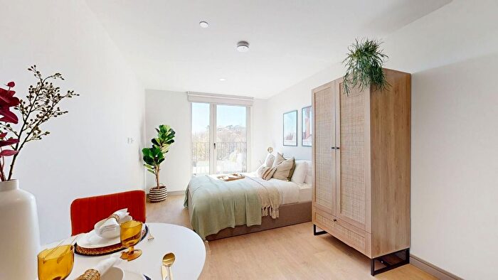 1 Bedroom Studio To Rent In Victoria Road, Feltham, TW13