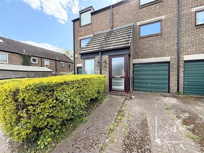 2 Bedroom Maisonette To Rent In Bazes Shaw, New Ash Green, Longfield, DA3