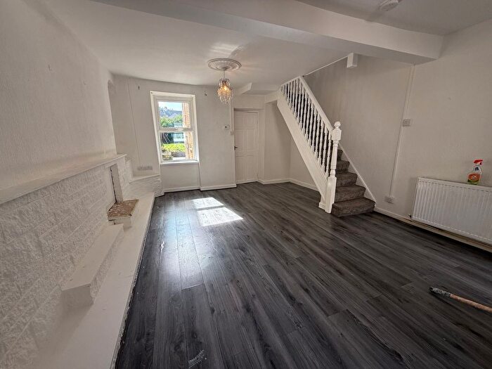 3 Bedroom Terraced House To Rent In Cross Street, Swansea, SA5