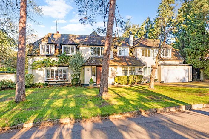 5 Bedroom Detached House For Sale In West Common Way, Harpenden, AL5