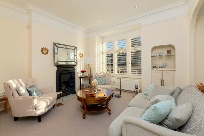 3 Bedroom Flat To Rent In New Cavendish Street, London, W1W