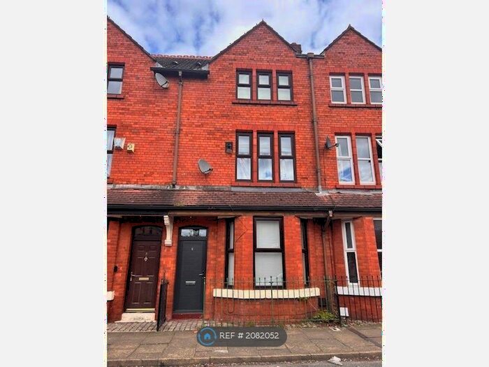 4 Bedroom Terraced House To Rent In Coronation Street, Salford, M5