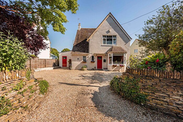 3 Bedroom Detached House For Sale In Burford Road, Cirencester, Gloucestershire, GL7