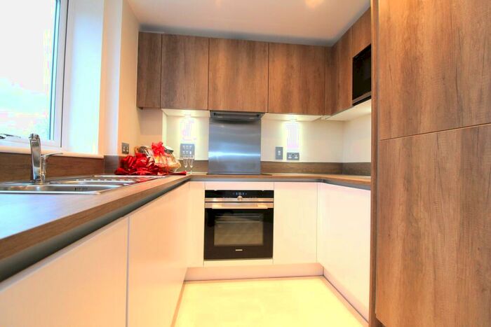 2 Bedroom Apartment To Rent In Wallingford Way, Maidenhead, SL6