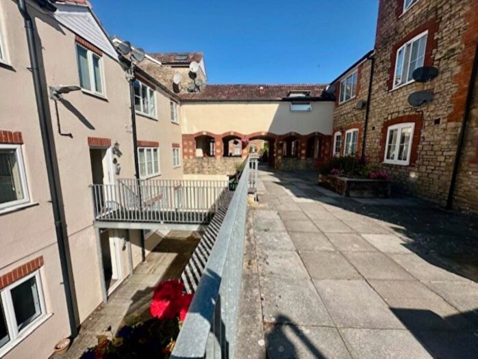1 Bedroom Flat To Rent In Vineys Yard, Bruton, BA10
