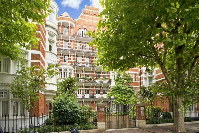 3 Bedroom Flat To Rent In Fitzjames Avenue, West Kensington, London, W14