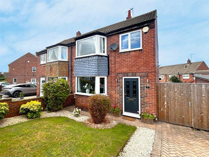 3 Bedroom Semi-Detached House For Sale In Woodland Crescent, Swillington, Leeds, LS26