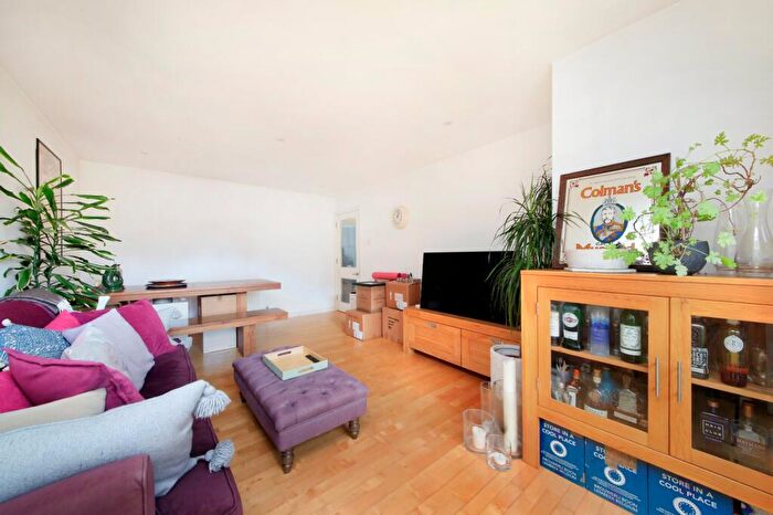 2 Bedroom Flat To Rent In Parma Court, Old Hospital Close, SW12