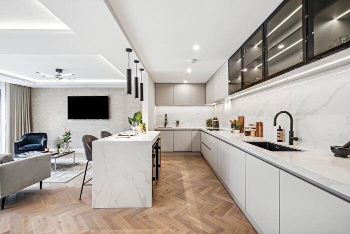 3 Bedroom Apartment For Sale In Armitage Road, Golders Green, NW11