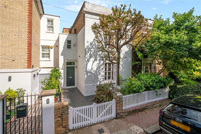 3 Bedroom Terraced House For Sale In Bridge Lane, London, SW11