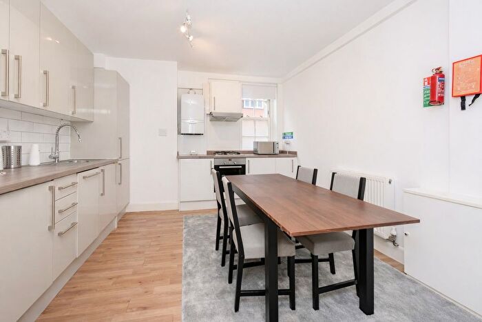 2 Bedroom Flat To Rent In Dickins House, Bloomsbury, WC1N