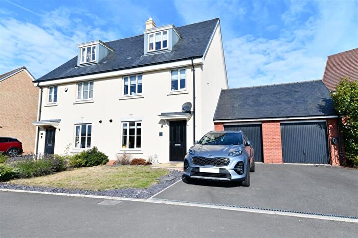 4 Bedroom Semi-Detached House For Sale In Thames Bank, Biggleswade, SG18
