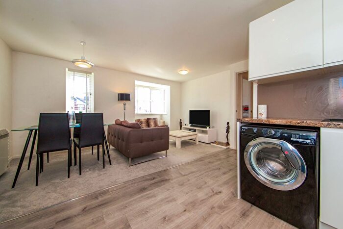 2 Bedroom Flat To Rent In Somerset Hall, London, N17