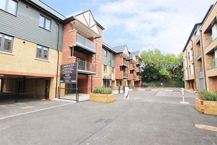 2 Bedroom Flat For Sale In Pullman Court, West Drayton, UB7