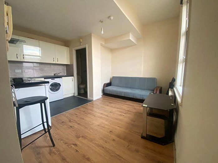1 Bedroom Flat To Rent In Burton Orad, London, NW6