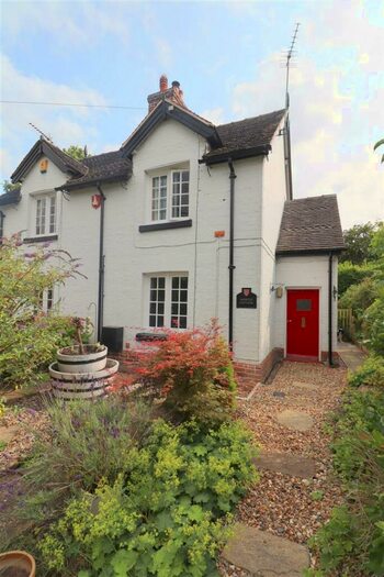 Barn Conversion To Rent In Crewe Green, Crewe, Cheshire, CW1