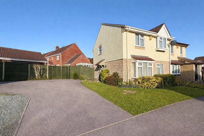 4 Bedroom Semi Detached House For Sale In Delamere Drive, Swindon, SN3