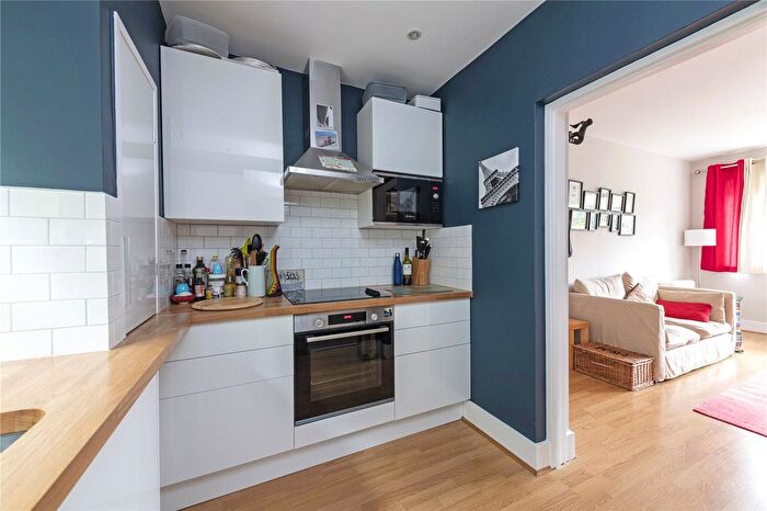 1 Bedroom Flat To Rent In Gowrie Road, London, SW11