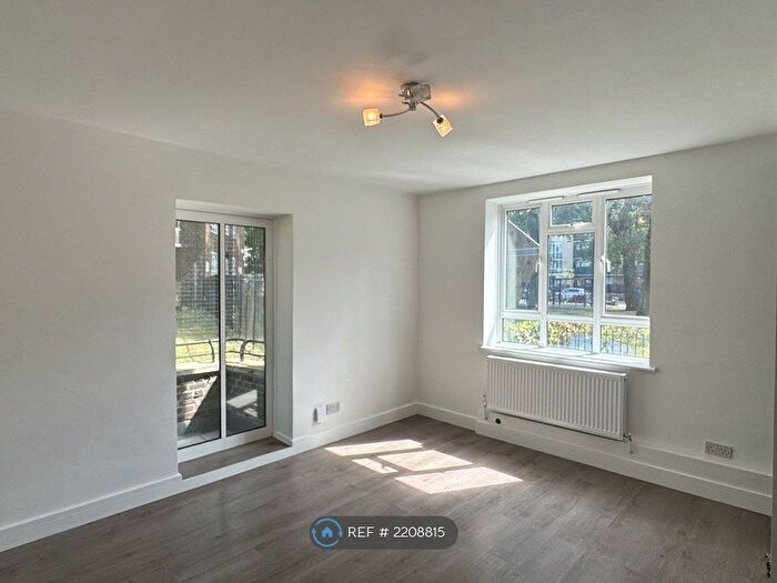 1 Bedroom Flat To Rent In Markham House, London, SE21