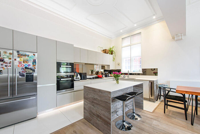 3 Bedroom Flat For Sale In Finchley Road, Hampstead, London, NW3