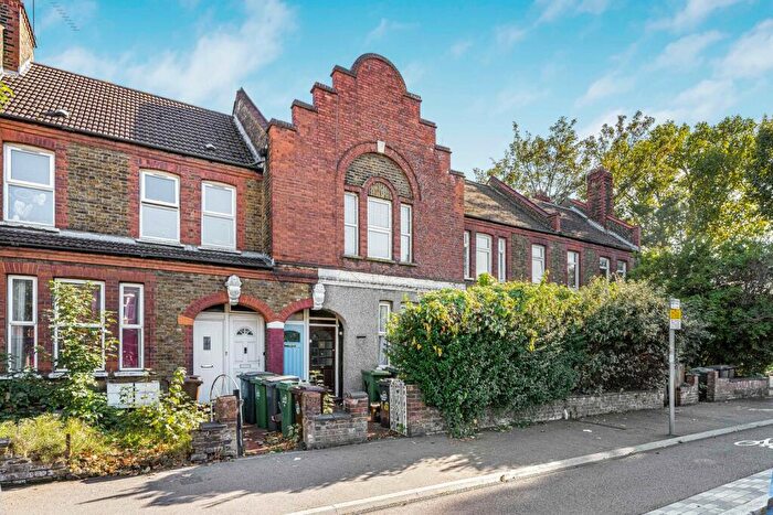 2 Bedroom Flat For Sale In Lea Bridge Road, Leyton, E10