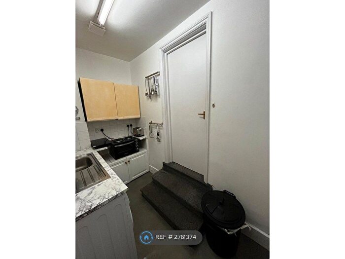 Studio To Rent In Tooting Broadway, London, SW17