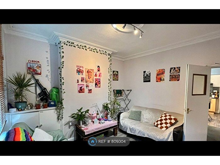 4 Bedroom Terraced House To Rent In Palin Street, Nottingham, NG7