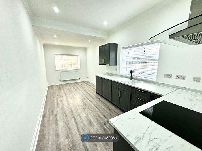 2 Bedroom Maisonette To Rent In Albert Road, Southsea, PO5