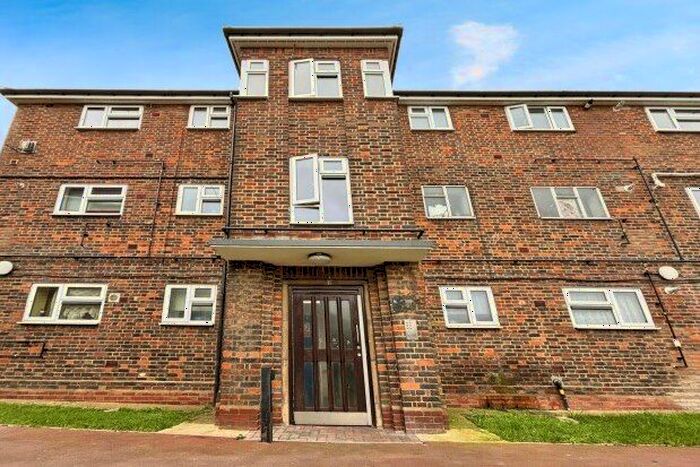 1 Bedroom Flat To Rent In Kingsbridge Circus, Romford, RM3